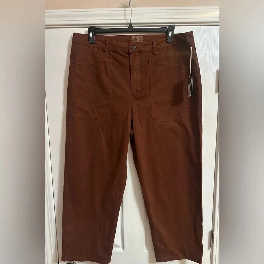 NWT- Plus Size Juniors Universal Thread Brown Cotton Blend Cropped Pants Size 17